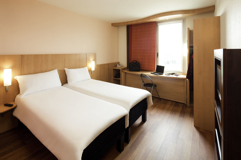 Hotel Ibis Bragança Esterno foto